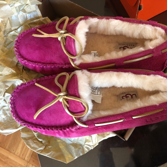 UGG Shoes - WOMEN DAKOTA SLIPPER(brand new, never wear), size UGG Shoes - WOMEN DAKOTA SLIPPER(brand new, never wear), size